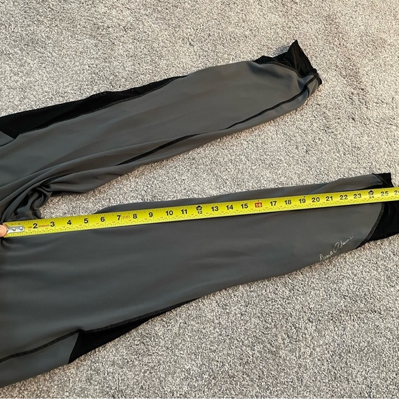 Dene Adams Women's Size 28 x 26 Concealed Carry Tactical Leggings Gray/Black - Picture 7 of 13